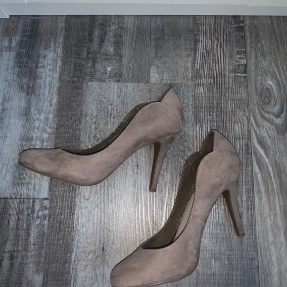 Fergalicious Nude Heels - Picture 2 of 5